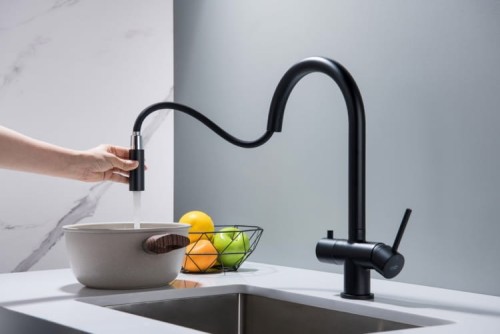 Bateria kuchenna z podłączeniem do filtra wody (dwuobiegowa) Blue Water Cyrus, z wyciąganą wylewką, kolor czarny-mat 5901730616606