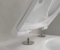 Villeroy&Boch Universo TwistFlush 56x37 miska wisząca bez rantu + deska wolnoopadająca SLIM, kolor biały (Weiss Alpin) 4670T901