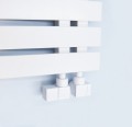 Varioterm All in One Quattro zawór regulacyjny z elementami maskującymi, rozetą i złączkami zaciskowymi, osiowo prawy, kolor biały, AQR06CFK/P
